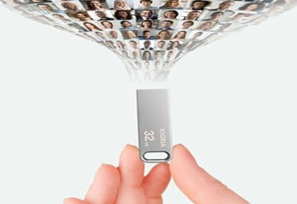 Kioxia TransMemory U366 USB Flash Drive, 32GB, Silver - LU366S032GG4 - 4582563853843